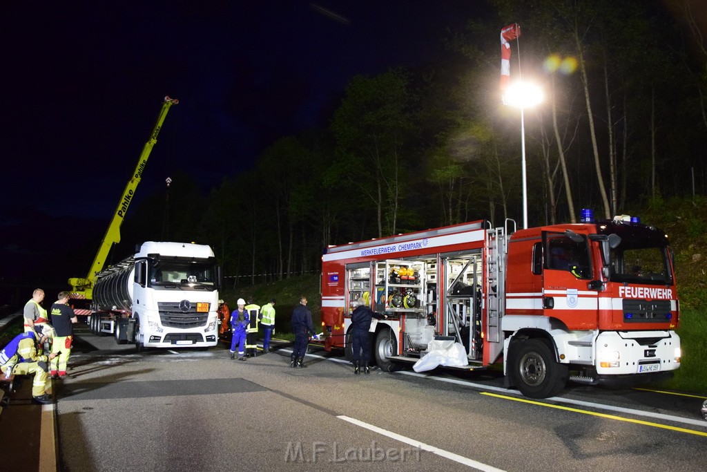 VU Gefahrgut LKW umgestuerzt A 4 Rich Koeln Hoehe AS Gummersbach P678.JPG - Miklos Laubert